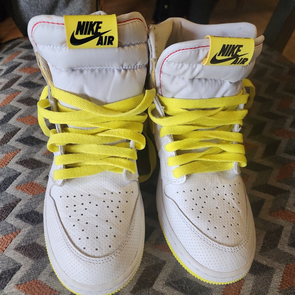 Air Jordan 1 Retro High OG 'First Class Flight' Sneakers - Picture 4 of 9